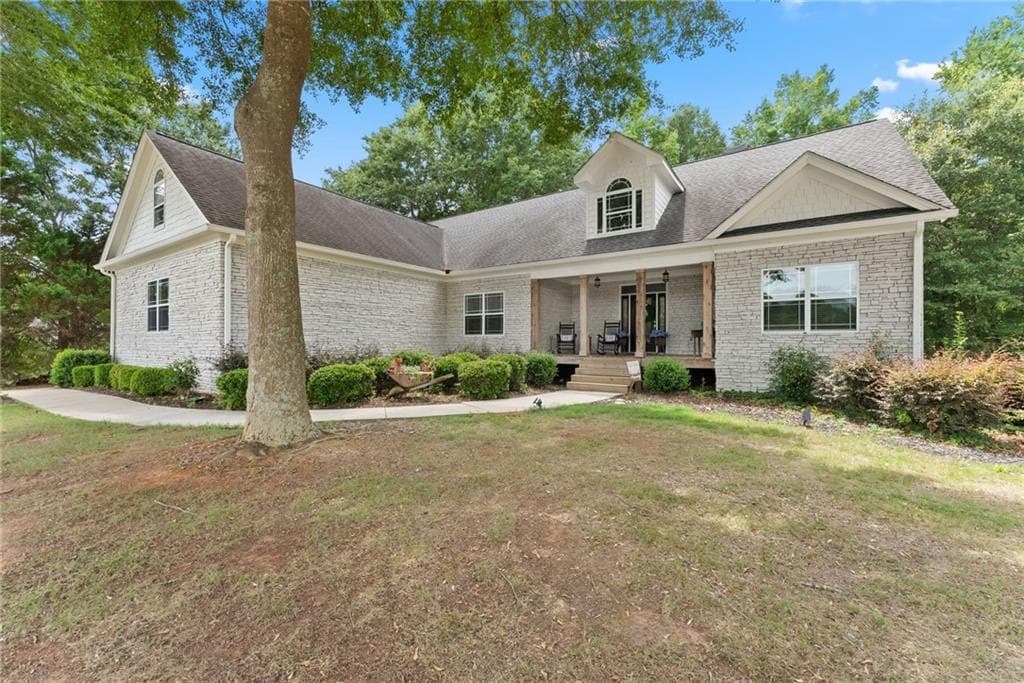 4 bedroom, 4 bathroom, 4,788 sq ft single family residence for sale at 860 Lakeview Drive, Commerce, GA 30529 — photo 9