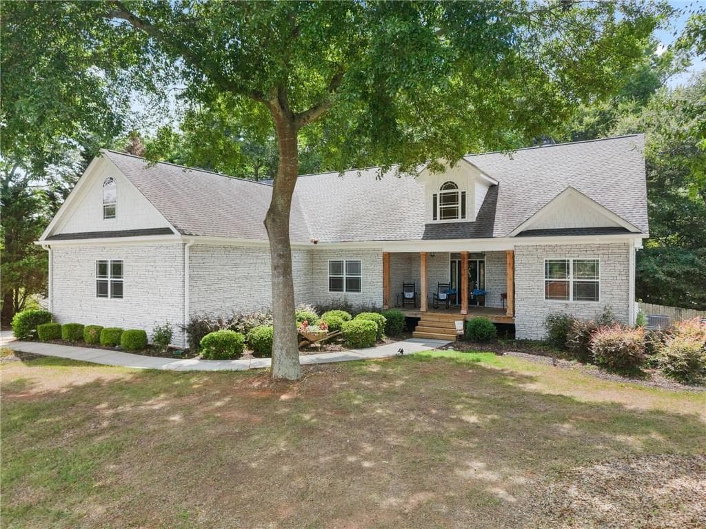 4 bedroom, 4 bathroom, 4,788 sq ft single family residence for sale at 860 Lakeview Drive, Commerce, GA 30529 — photo 10