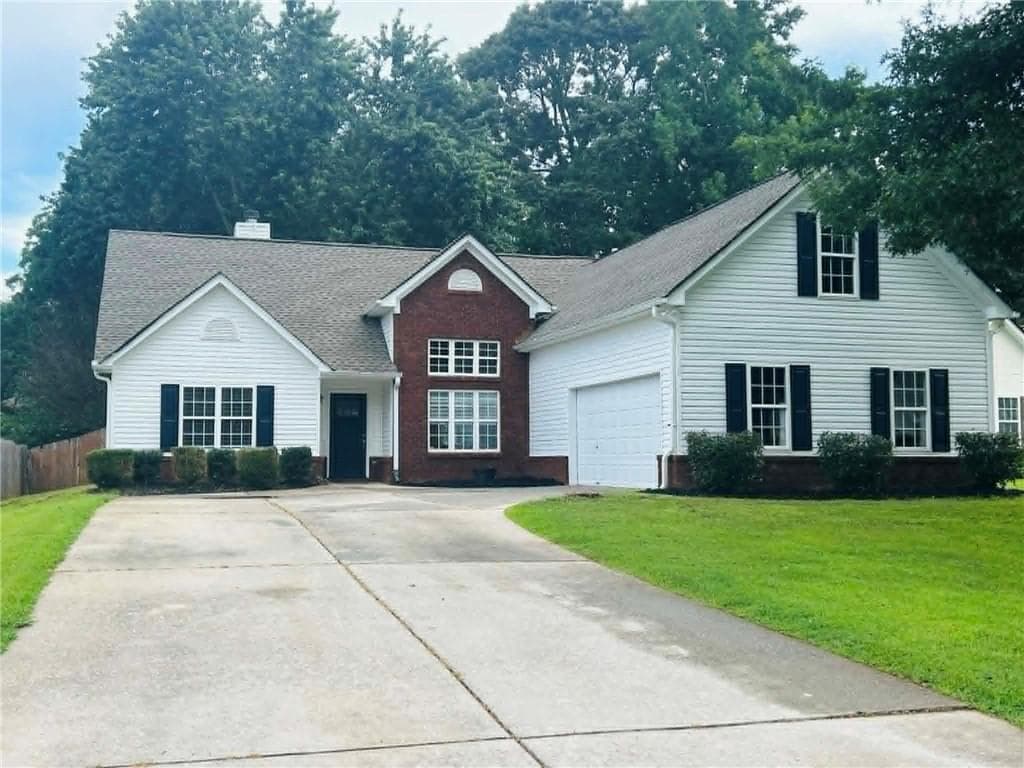 4 bedroom, 2 bathroom, 2,034 sq ft single family residence under contract at 29 Winding Creek Court, Dawsonville, GA 30534