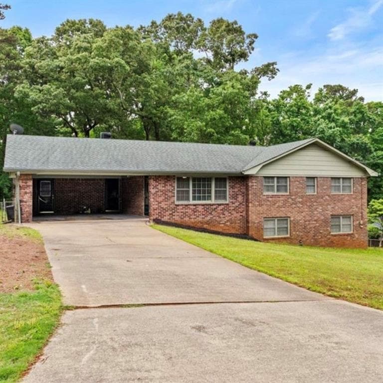 3 bedroom, 3 bathroom, 1,880 sq ft single family residence for sale at 4433 Lake Forest Drive, Oakwood, GA 30566 — photo 1 of 21
