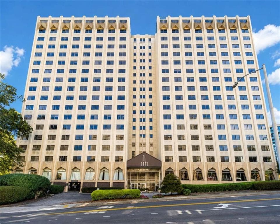 1 bedroom, 1 bathroom, 837 sq ft condominium for sale at 2479 Peachtree Road APT 1003, Atlanta, GA 30305 — photo 2