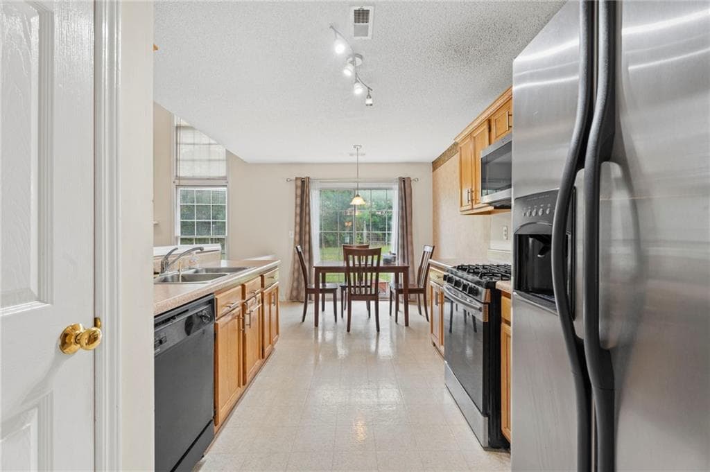 3 bedroom, 3 bathroom, 1,964 sq ft single family residence for sale at 3230 Binghampton Lane, Lawrenceville, GA 30044 — photo 9