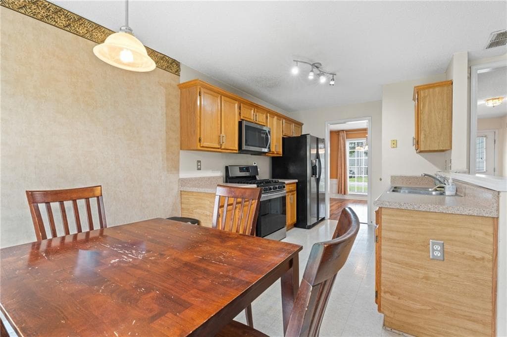 3 bedroom, 3 bathroom, 1,964 sq ft single family residence for sale at 3230 Binghampton Lane, Lawrenceville, GA 30044 — photo 10