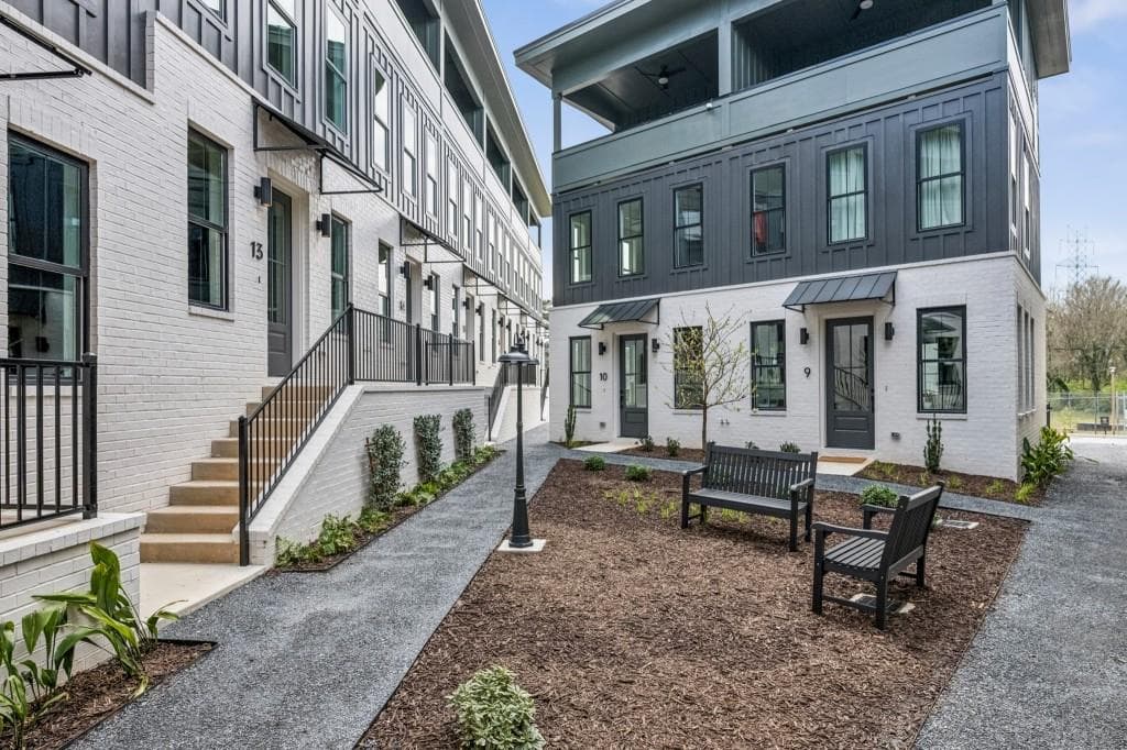 1 bedroom, 2 bathroom, 1,056 sq ft townhouse for sale at 1160 Boulevard 10, Atlanta, GA 30312