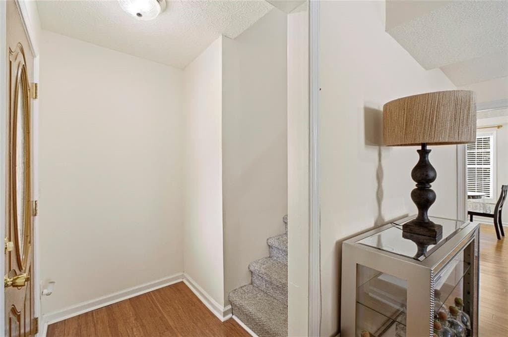 4 bedroom, 3 bathroom, 2,108 sq ft single family residence for sale at 811 Overlook Trail, Canton, GA 30115 — photo 6
