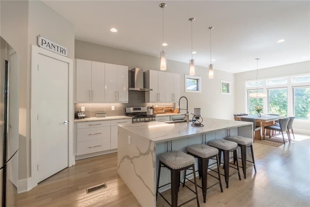 5 bedroom, 4 bathroom, 3,065 sq ft single family residence for sale at 406 E Side Avenue, Atlanta, GA 30316 — photo 2