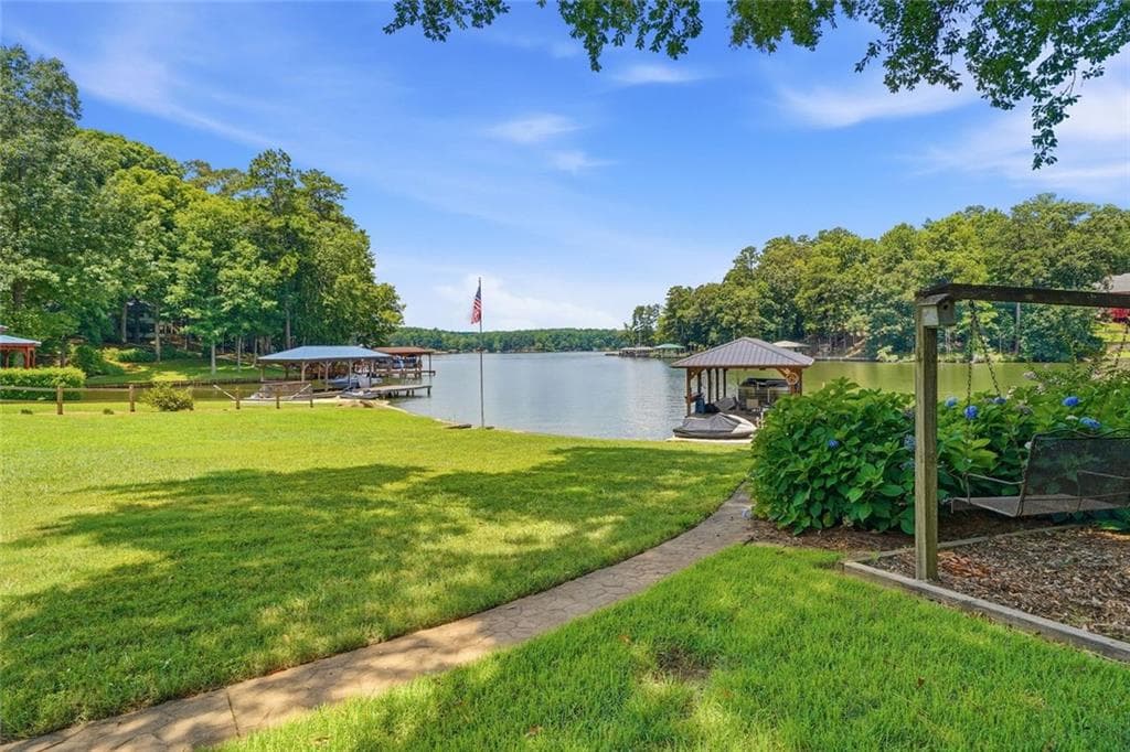 3 bedroom, 3 bathroom, 2,928 sq ft single family residence under contract at 9 Swan Court, Monticello, GA 31064 — photo 3