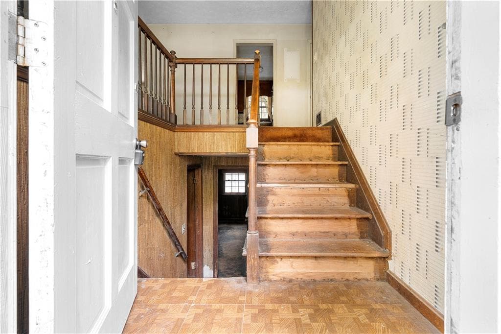 4 bedroom, 2 bathroom, 1,696 sq ft single family residence under contract at 1056 Baker Lane, Marietta, GA 30062 — photo 2