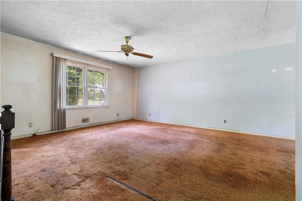 4 bedroom, 2 bathroom, 1,696 sq ft single family residence under contract at 1056 Baker Lane, Marietta, GA 30062 — photo 3