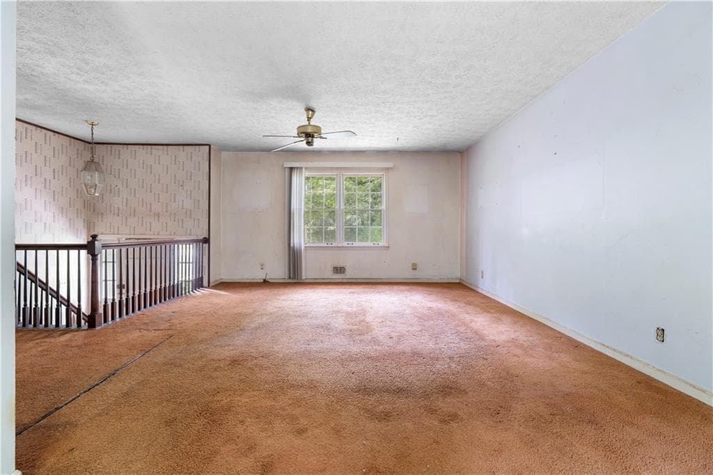 4 bedroom, 2 bathroom, 1,696 sq ft single family residence under contract at 1056 Baker Lane, Marietta, GA 30062 — photo 4