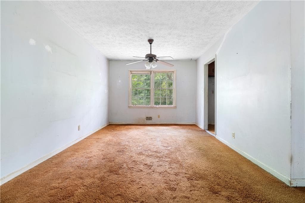 4 bedroom, 2 bathroom, 1,696 sq ft single family residence under contract at 1056 Baker Lane, Marietta, GA 30062 — photo 6
