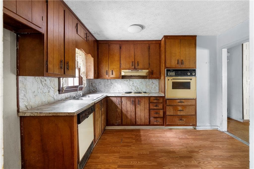 4 bedroom, 2 bathroom, 1,696 sq ft single family residence under contract at 1056 Baker Lane, Marietta, GA 30062 — photo 7