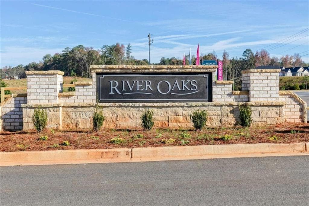 4 bedroom, 3 bathroom, 2,400 sq ft single family residence for sale at 413 Satilla Court, Locust Grove, GA 30248 — photo 8