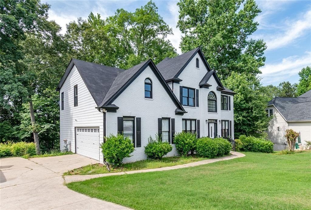 7 bedroom, 4 bathroom, 4,387 sq ft single family residence under contract at 227 Scenic View Lane, Stone Mountain, GA 30087 — photo 2