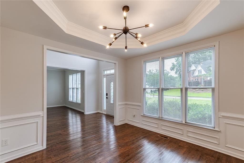 7 bedroom, 4 bathroom, 4,387 sq ft single family residence under contract at 227 Scenic View Lane, Stone Mountain, GA 30087 — photo 5