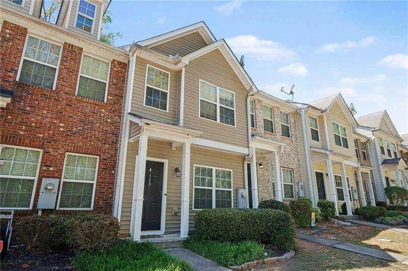 2 bedroom, 3 bathroom, 1,418 sq ft townhouse for sale at 388 Berckman Drive, Lilburn, GA 30047 — photo 2