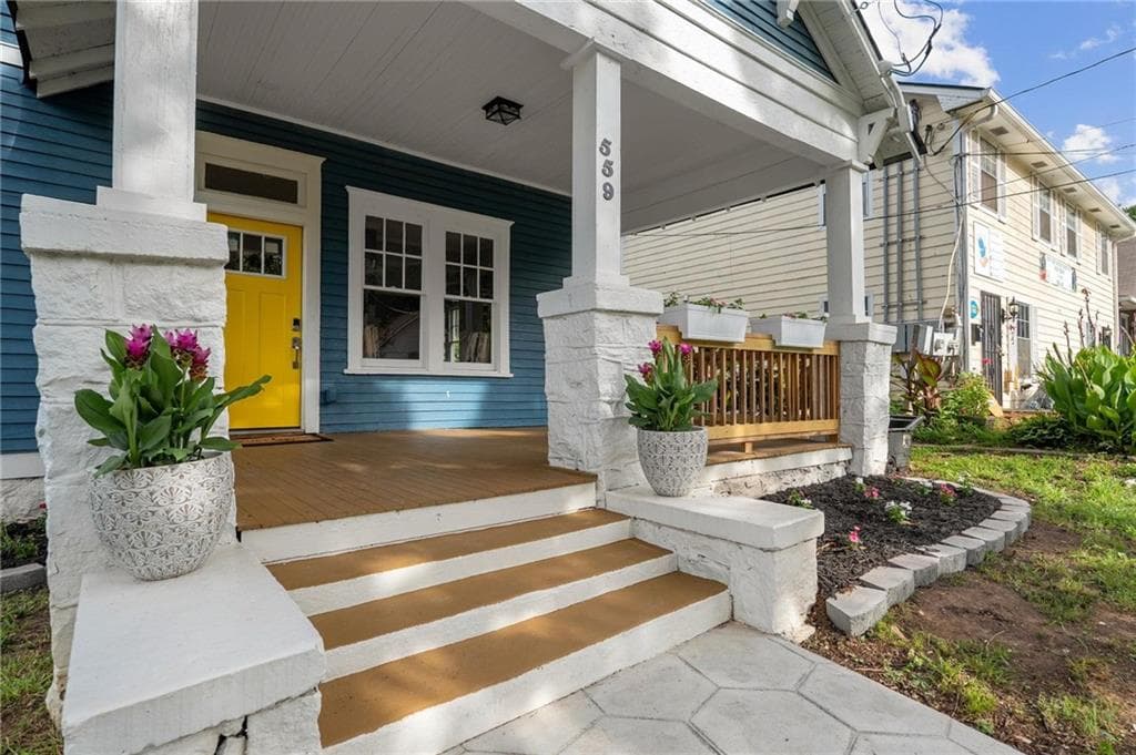 4 bedroom, 3 bathroom, 2,590 sq ft single family residence for sale at 559 Hopkins Street, Atlanta, GA 30310 — photo 3