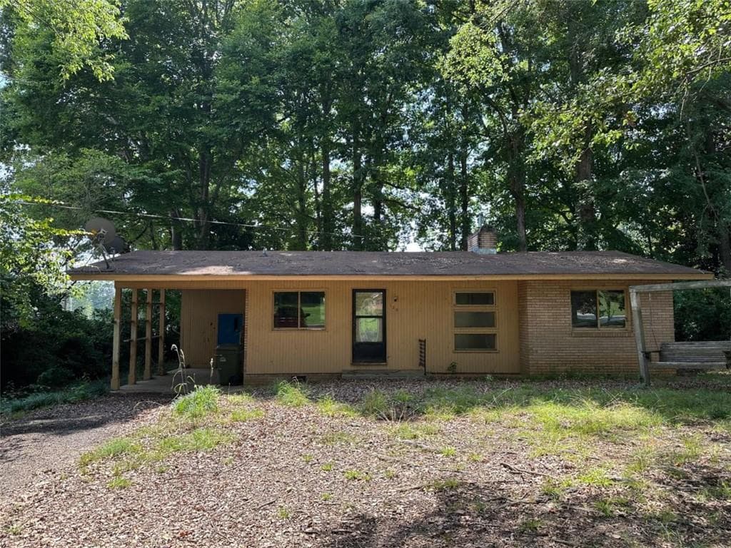 2 bedroom, 1 bathroom, 976 sq ft single family residence for sale at 120 N 113 Highway, Carrollton, GA 30117 — photo 2