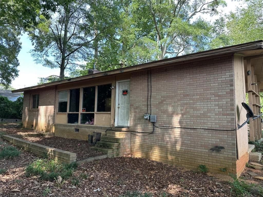 2 bedroom, 1 bathroom, 976 sq ft single family residence for sale at 120 N 113 Highway, Carrollton, GA 30117 — photo 3