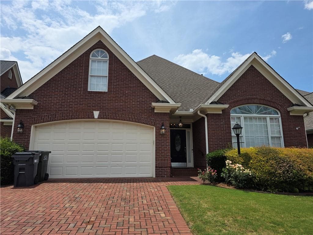 3 bedroom, 2 bathroom, 2,362 sq ft single family residence for rent at 1835 Glenhurst Drive, Snellville, GA 30078 for $2,450 a month — photo 1 of 20