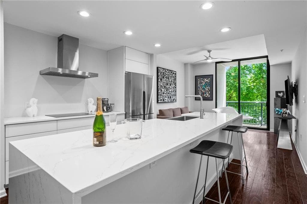 1 bedroom, 1 bathroom, 800 sq ft condominium for sale at 3040 Peachtree Road 209, Atlanta, GA 30305 — photo 3