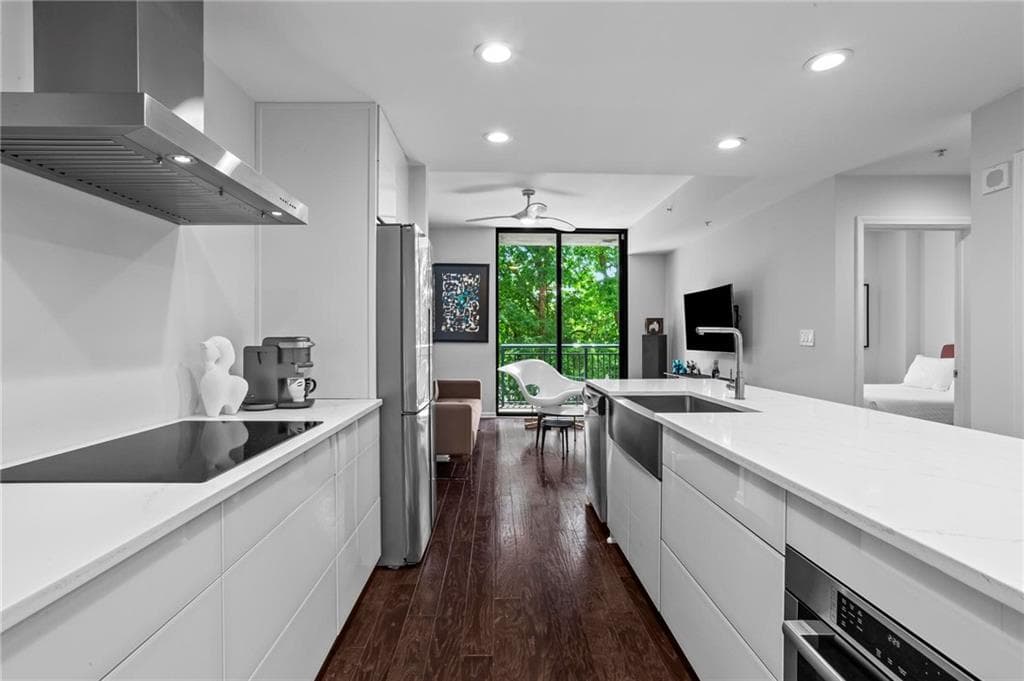 1 bedroom, 1 bathroom, 800 sq ft condominium for sale at 3040 Peachtree Road 209, Atlanta, GA 30305 — photo 4
