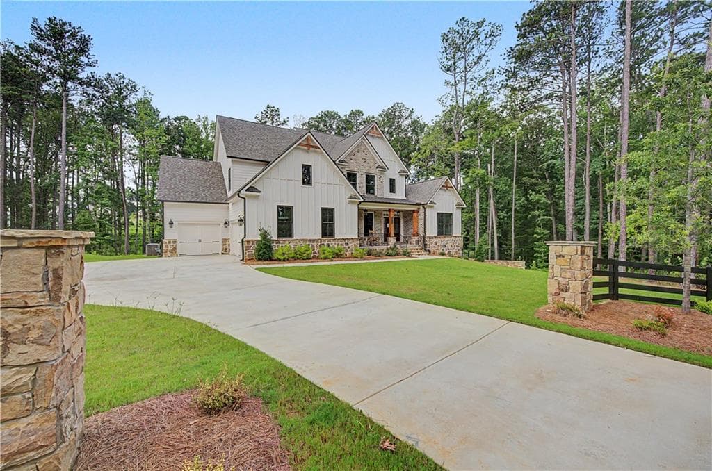 4 bedroom, 5 bathroom, 4,020 sq ft single family residence for sale at 5893 Ford Road, Acworth, GA 30101 — photo 2