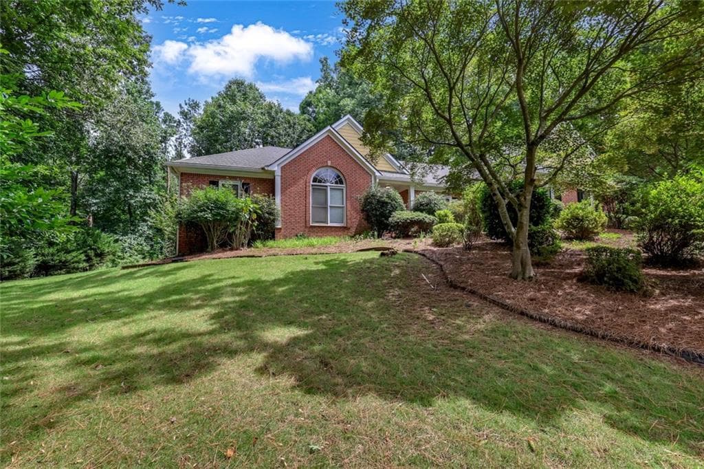 3 bedroom, 3 bathroom, 2,373 sq ft single family residence for sale at 175 Pinevale Court, Fayetteville, GA 30215 — photo 2