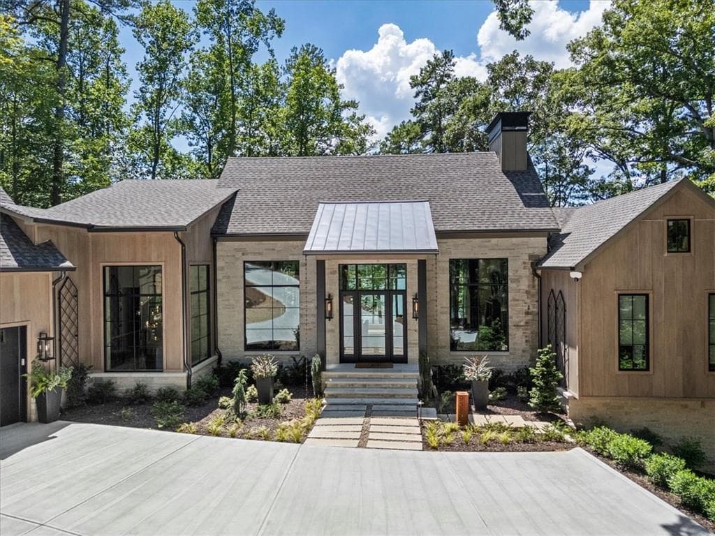 4 bedroom, 5 bathroom, 5,279 sq ft single family residence for sale at 9330 Lisa Circle, Gainesville, GA 30506 — photo 8