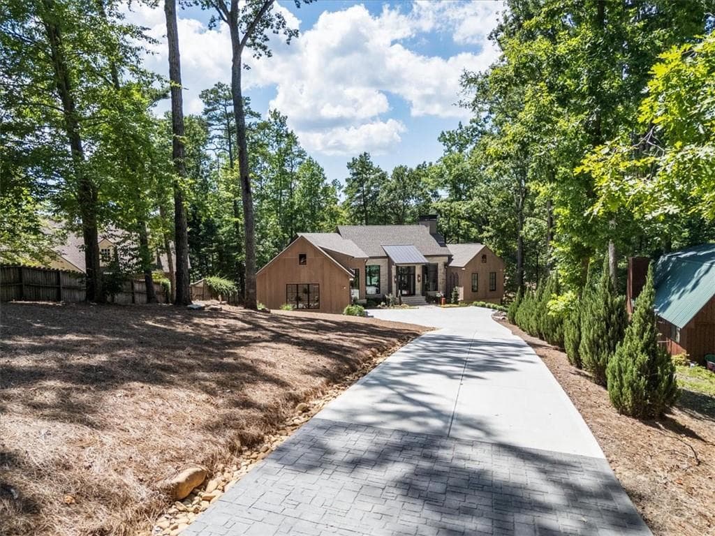 4 bedroom, 5 bathroom, 5,279 sq ft single family residence for sale at 9330 Lisa Circle, Gainesville, GA 30506 — photo 9