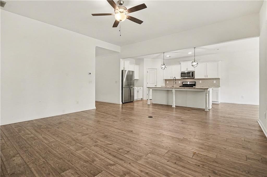 4 bedroom, 3 bathroom, 2,250 sq ft single family residence for sale at 2304 Margaux Court, Monroe, GA 30656 — photo 6