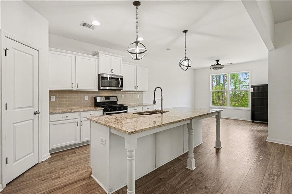 4 bedroom, 3 bathroom, 2,250 sq ft single family residence for sale at 2304 Margaux Court, Monroe, GA 30656 — photo 9