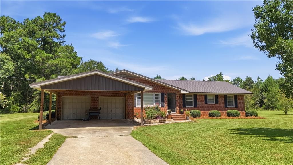4 bedroom, 2 bathroom, 1,689 sq ft single family residence for sale at 420 W Ashley Street, Rebecca, GA 31783