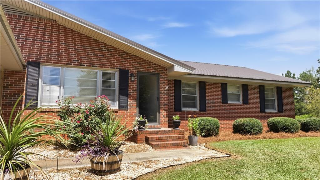 4 bedroom, 2 bathroom, 1,689 sq ft single family residence for sale at 420 W Ashley Street, Rebecca, GA 31783 — photo 3