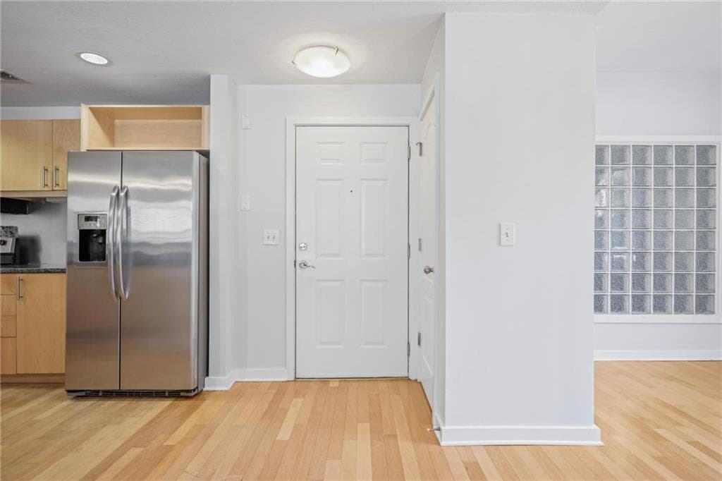 2 bedroom, 2 bathroom, 1,166 sq ft condominium for sale at 390 17th Street 2001, Atlanta, GA 30363 — photo 3