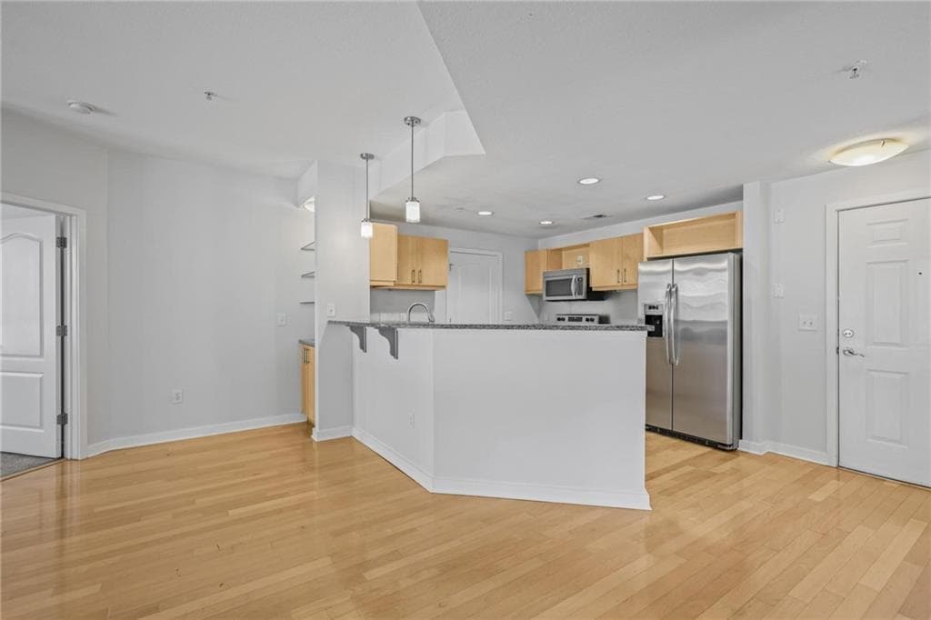 2 bedroom, 2 bathroom, 1,166 sq ft condominium for sale at 390 17th Street 2001, Atlanta, GA 30363 — photo 6