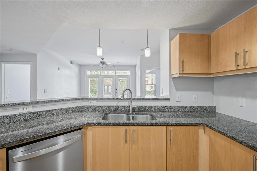 2 bedroom, 2 bathroom, 1,166 sq ft condominium for sale at 390 17th Street 2001, Atlanta, GA 30363 — photo 9