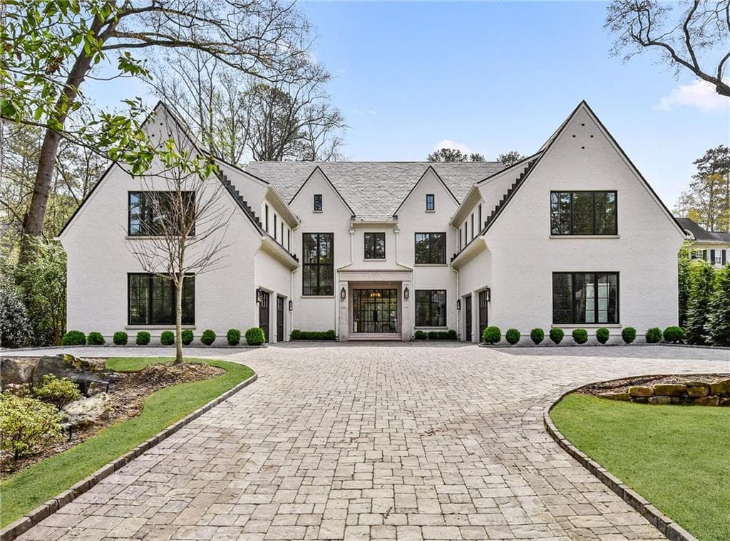 6 bedroom, 9 bathroom, 10,469 sq ft single family residence for sale at 258 Pineland Road, Atlanta, GA 30342 — photo 2
