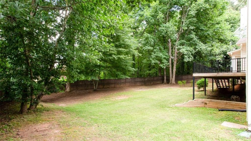 5 bedroom, 3 bathroom, 2,662 sq ft single family residence for sale at 1405 Holly Lake Circle, Snellville, GA 30078 — photo 4