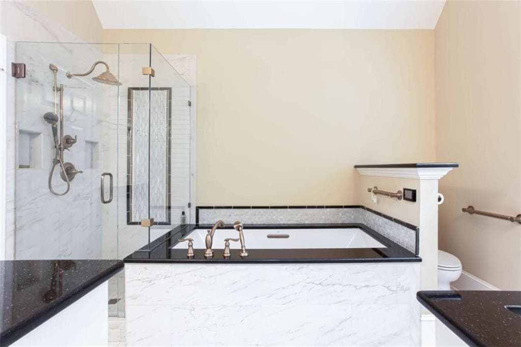 5 bedroom, 3 bathroom, 2,662 sq ft single family residence for sale at 1405 Holly Lake Circle, Snellville, GA 30078 — photo 10