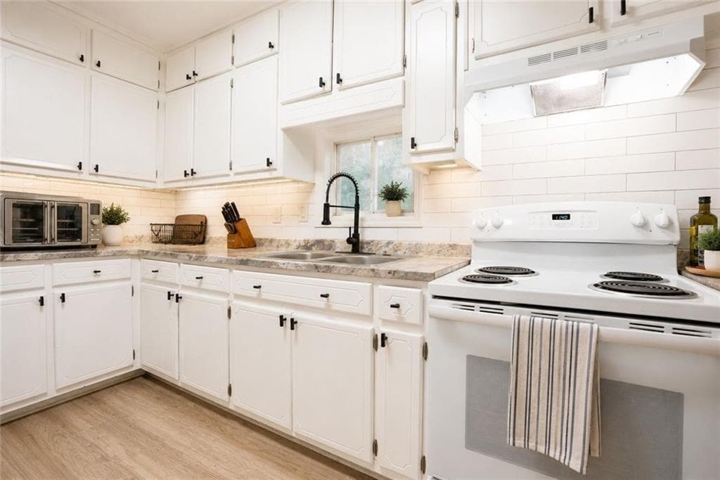 8 bedroom, 4 bathroom, 5,272 sq ft single family residence under contract at 5656 Handley Boulevard, Morrow, GA 30260 — photo 5