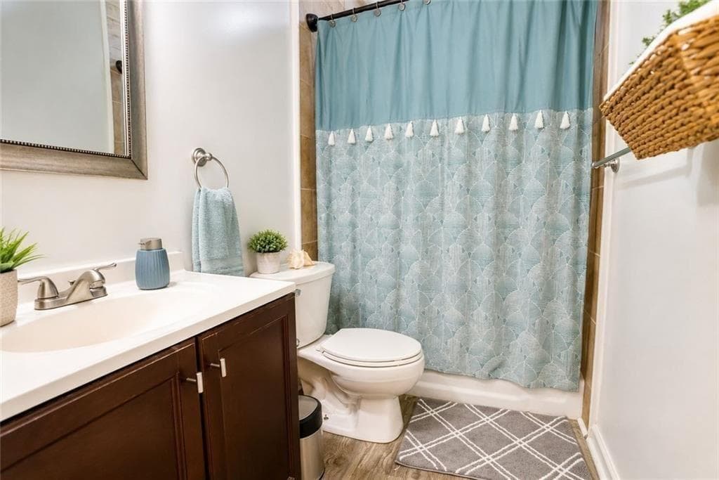8 bedroom, 4 bathroom, 5,272 sq ft single family residence under contract at 5656 Handley Boulevard, Morrow, GA 30260 — photo 6