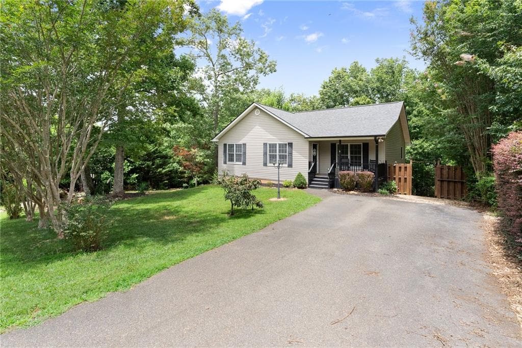 4 bedroom, 3 bathroom, 1,344 sq ft single family residence for sale at 92 Cedar Springs Lane, Dahlonega, GA 30533 — photo 2