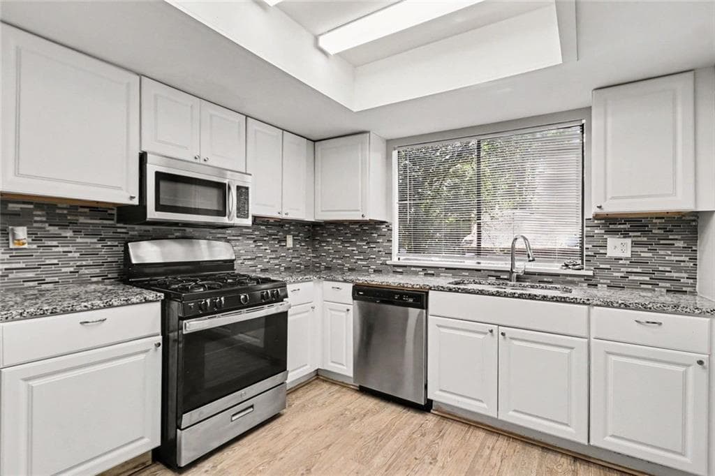 3 bedroom, 2 bathroom, 1,500 sq ft single family residence for sale at 856 Park Villa Way, Jonesboro, GA 30238 — photo 9