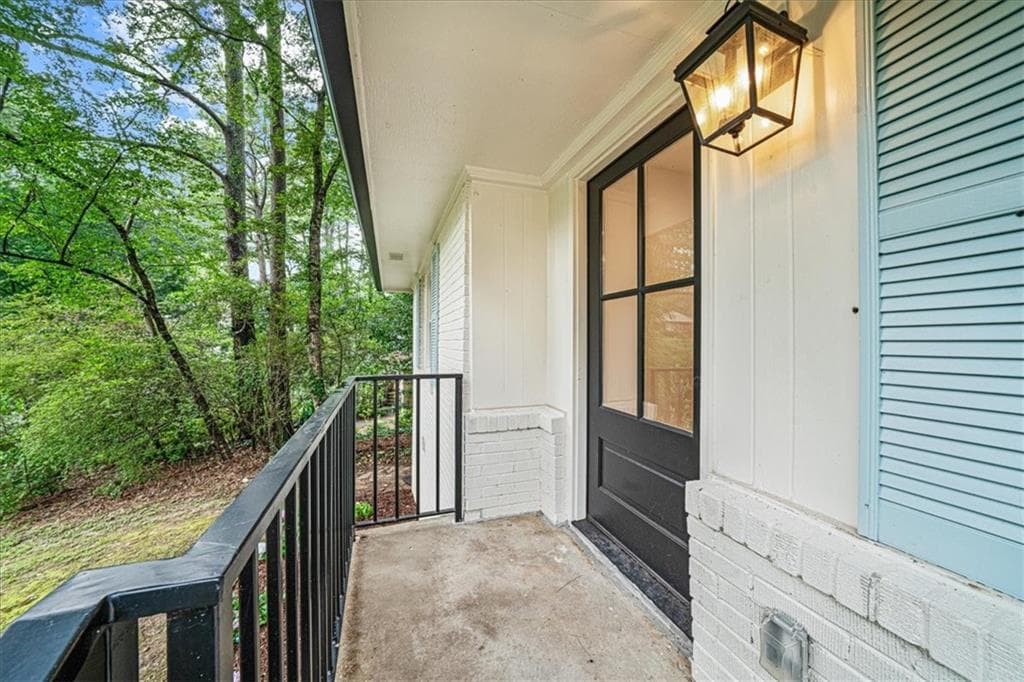 3 bedroom, 2 bathroom, 1,526 sq ft single family residence for sale at 1875 Ravenwood Way, Atlanta, GA 30329 — photo 2