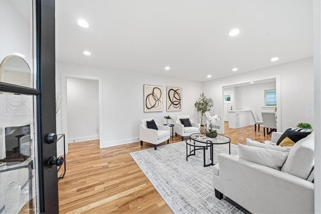 3 bedroom, 2 bathroom, 1,526 sq ft single family residence for sale at 1875 Ravenwood Way, Atlanta, GA 30329 — photo 3