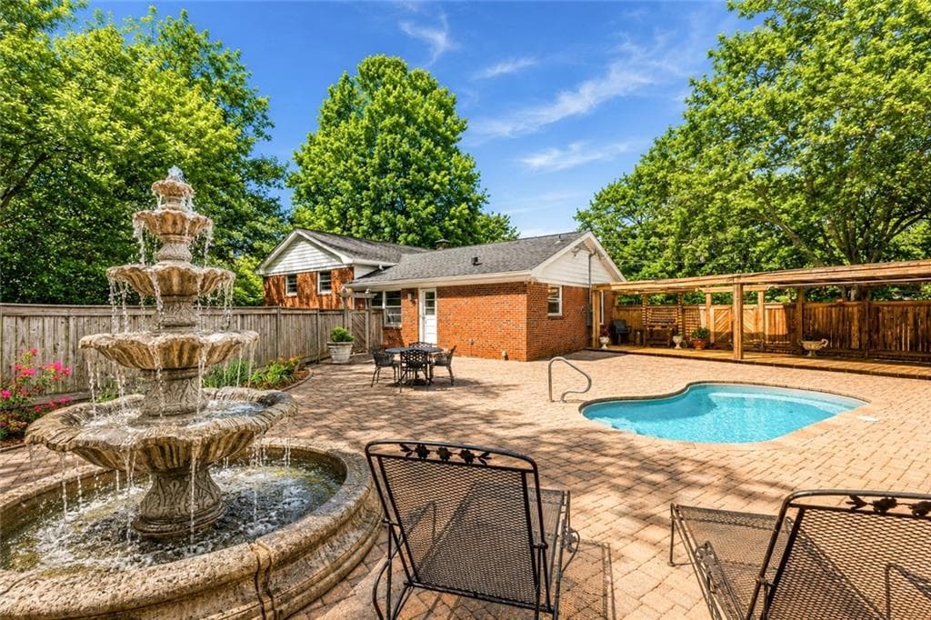 4 bedroom, 3 bathroom, 2,134 sq ft single family residence under contract at 1942 Old Canton Road, Marietta, GA 30062 — photo 2