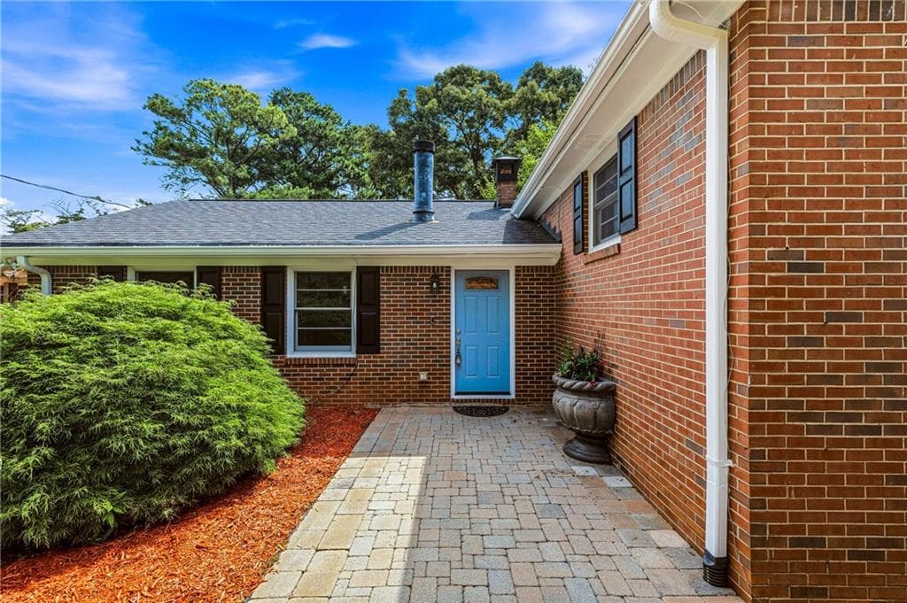 4 bedroom, 3 bathroom, 2,134 sq ft single family residence under contract at 1942 Old Canton Road, Marietta, GA 30062 — photo 3