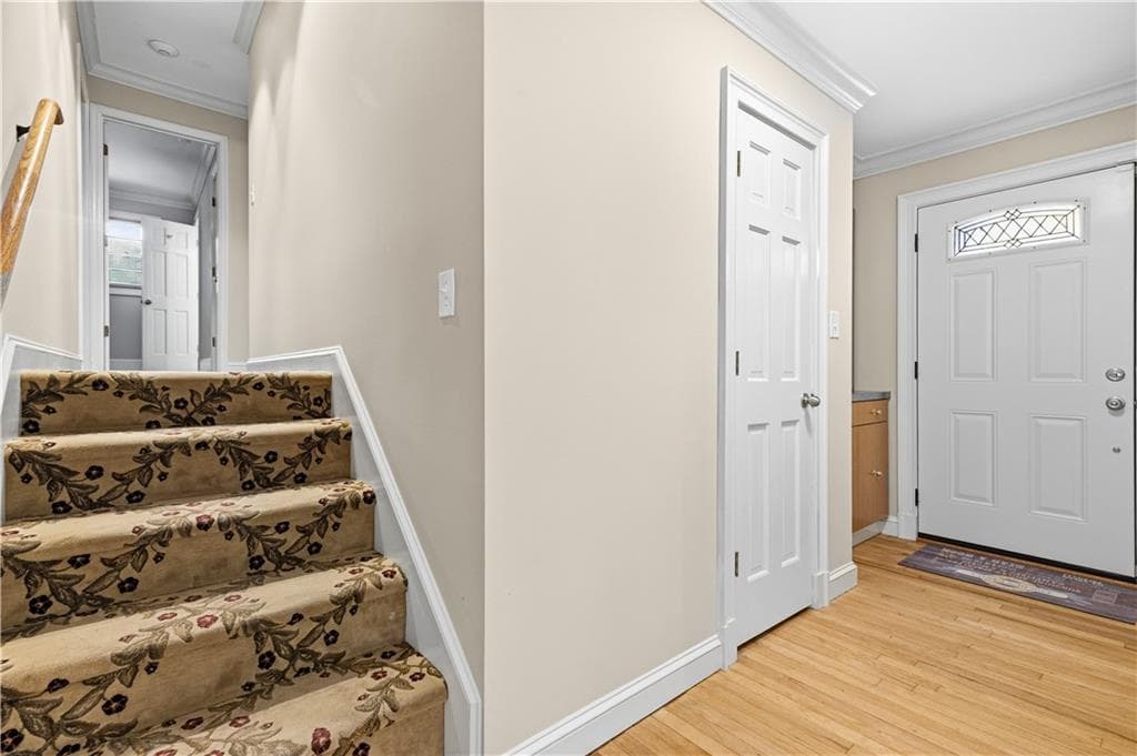 4 bedroom, 3 bathroom, 2,134 sq ft single family residence under contract at 1942 Old Canton Road, Marietta, GA 30062 — photo 4