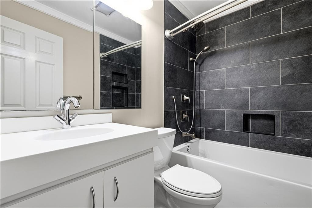 4 bedroom, 3 bathroom, 2,134 sq ft single family residence under contract at 1942 Old Canton Road, Marietta, GA 30062 — photo 9